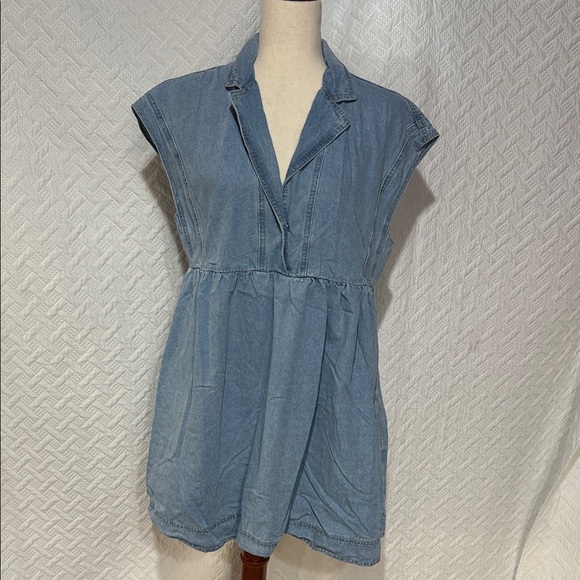 Denim Sleeveless Dress With Pockets - Picture 1 of 2